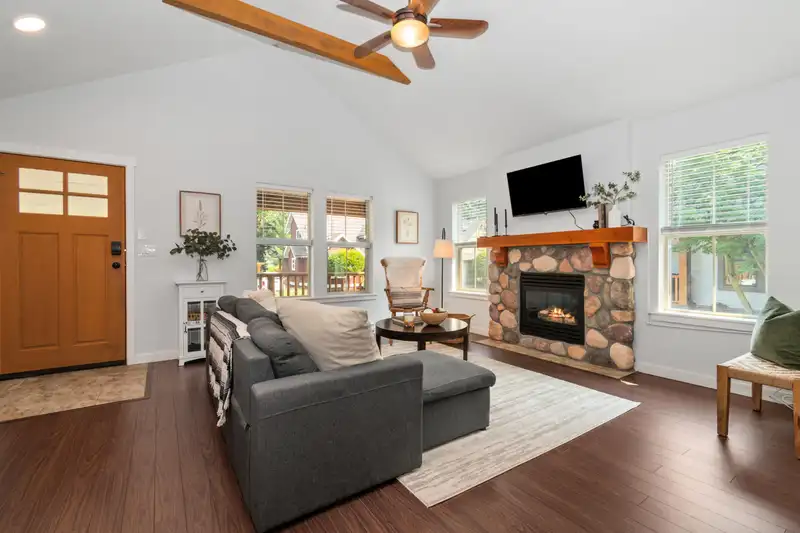 1835 CHERRY TREE LANE - photo 2 of 40