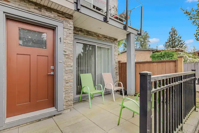 1 13328 96 AVENUE - photo 4 of 34