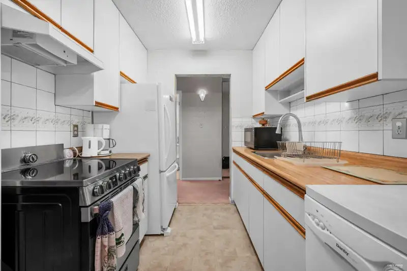 319 1065 E 8TH AVENUE - photo 4 of 23