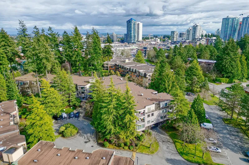 203 1740 SOUTHMERE CRESCENT - photo 2 of 25