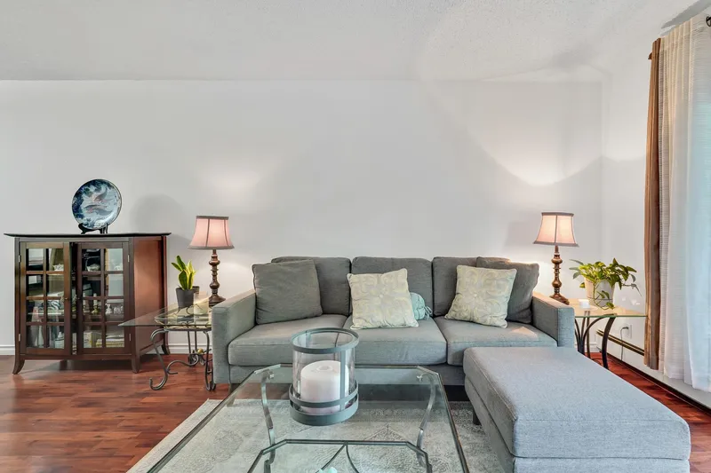 203 1740 SOUTHMERE CRESCENT - photo 4 of 25