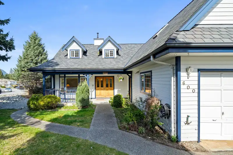 600 CLEARWATER WAY - photo 4 of 40