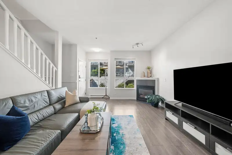 38 2723 E KENT AVENUE NORTH - photo 3 of 40