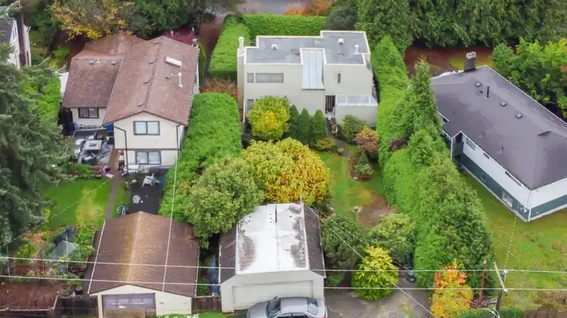 458 W 25TH STREET - photo 2 of 12