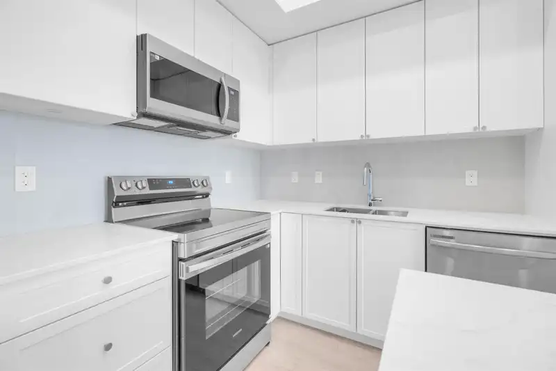603 14778 106 AVENUE - photo 3 of 24