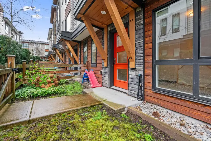 181 16488 64 AVENUE - photo 3 of 25