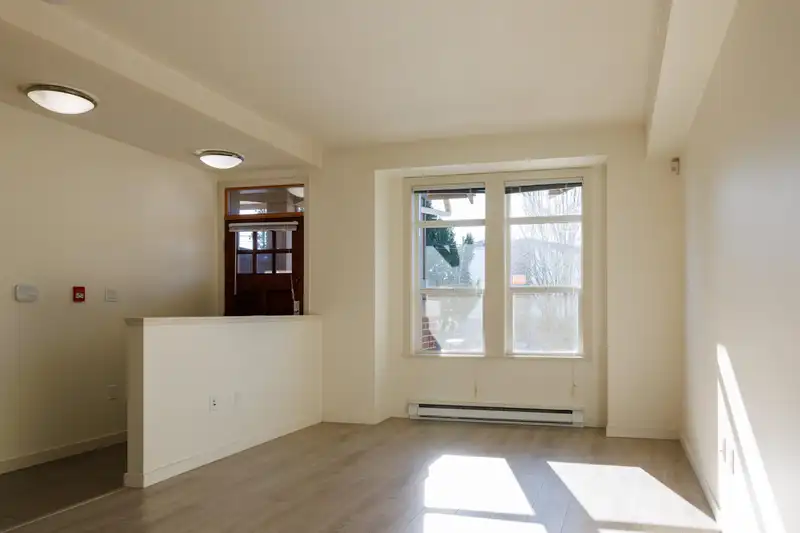 15 5883 IRMIN STREET - photo 3 of 26