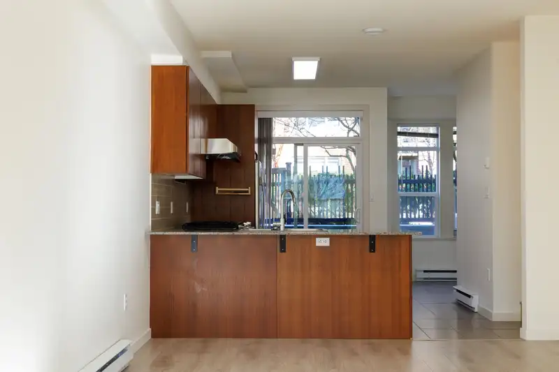 15 5883 IRMIN STREET - photo 4 of 26