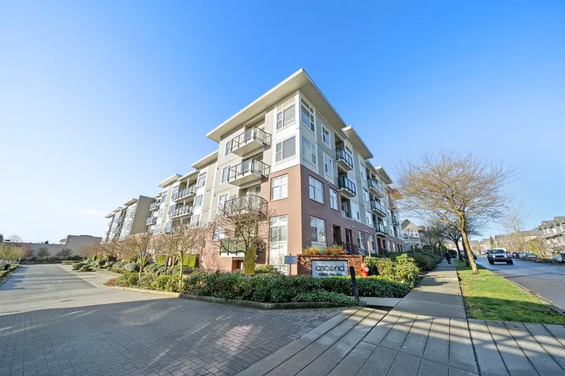 222 15956 86A AVENUE - photo 1 of 25