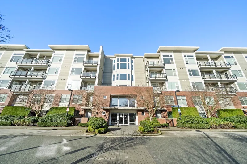 222 15956 86A AVENUE - photo 2 of 25