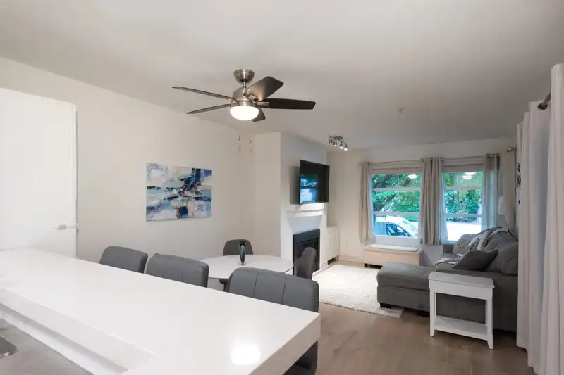 206 3083 W 4TH AVENUE - photo 3 of 40