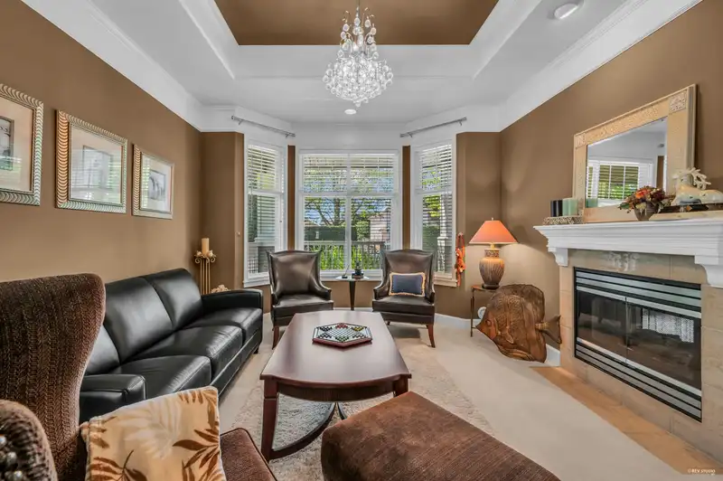 6 3591 GRANVILLE AVENUE - photo 4 of 36