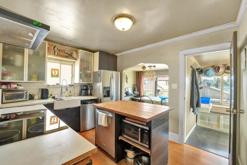 2150 NANAIMO STREET - photo 2 of 25