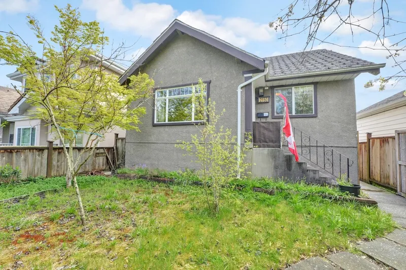 2150 NANAIMO STREET - photo 4 of 25