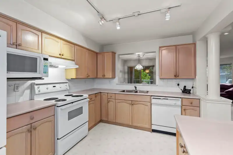 208 2575 WARE STREET - photo 3 of 28