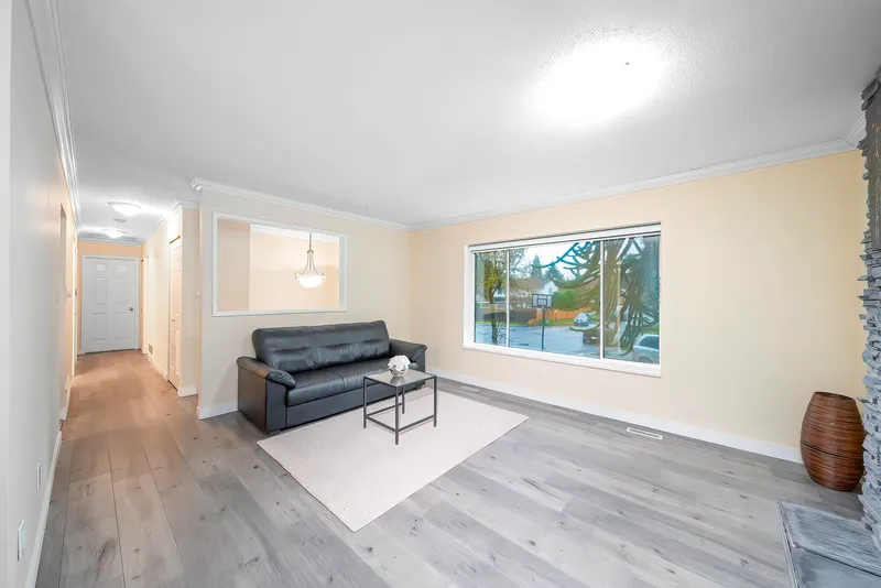 10123 158A STREET - photo 4 of 25