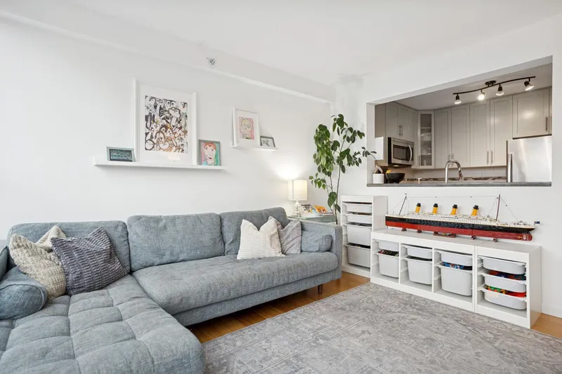 216 288 E 8TH AVENUE - photo 3 of 25