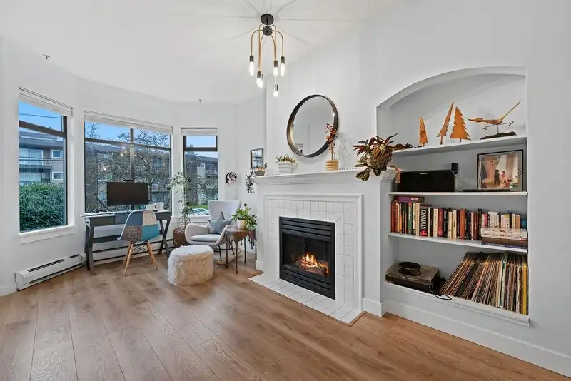 14 221 ASH STREET - photo 3 of 38