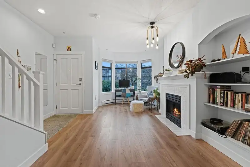 14 221 ASH STREET - photo 4 of 38