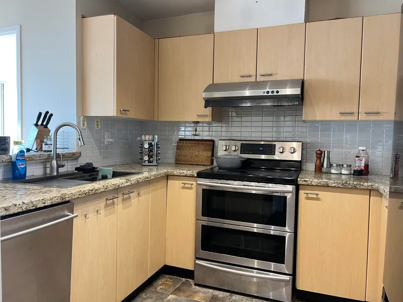 1307 8180 GRANVILLE AVENUE - photo 4 of 13