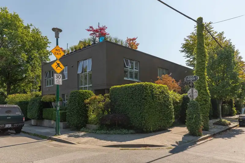 708 HEATLEY AVENUE - photo 1 of 40