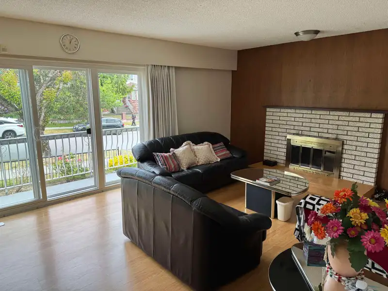 3568 WELLINGTON AVENUE - photo 2 of 26