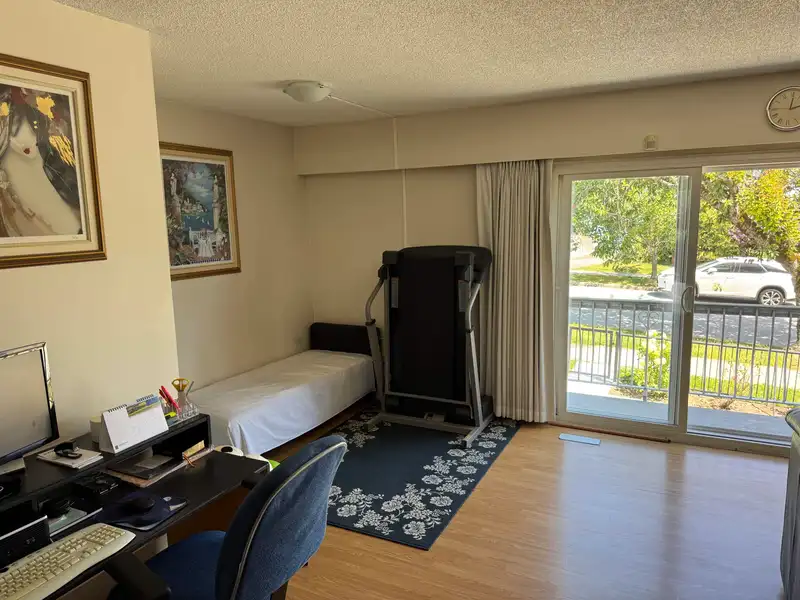 3568 WELLINGTON AVENUE - photo 3 of 26