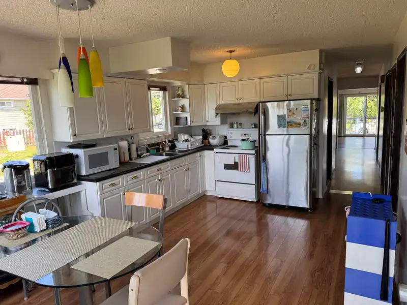 3568 WELLINGTON AVENUE - photo 4 of 26