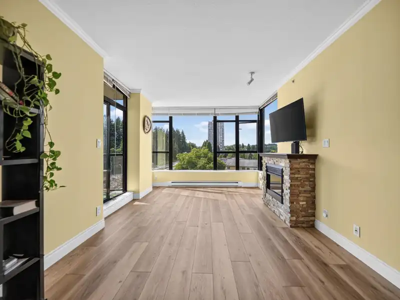 1101 11 E ROYAL AVENUE - photo 2 of 40