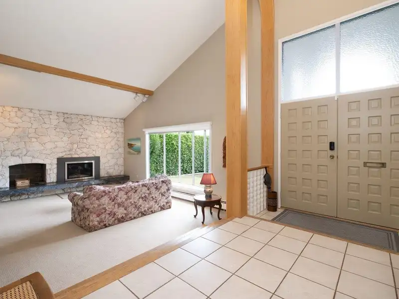 375 FAIRWAY DRIVE - photo 4 of 40
