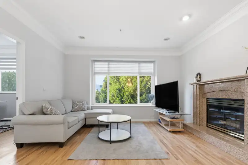 3186 E 18TH AVENUE - photo 3 of 27