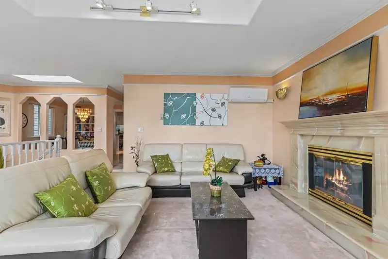 4137 PARKER STREET - photo 3 of 34