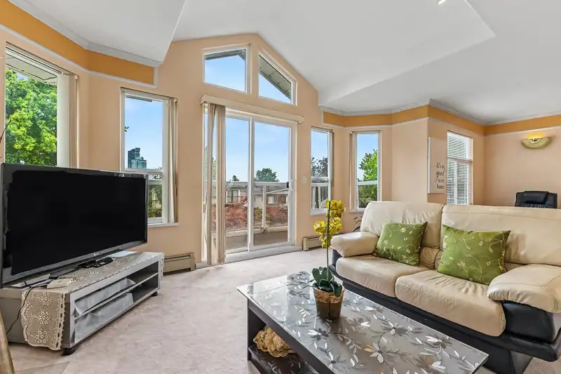 4137 PARKER STREET - photo 4 of 34