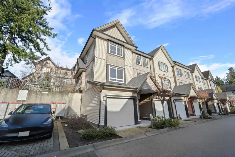 7 14555 68 AVENUE - photo 1 of 27