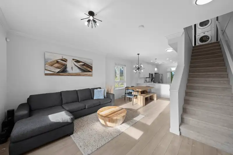 7 14555 68 AVENUE - photo 3 of 27