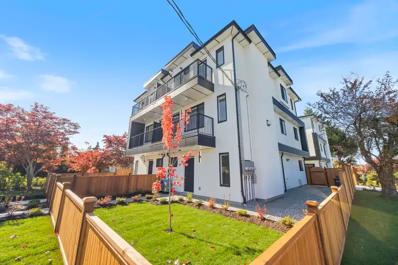 1 4170 HURST STREET - photo 1 of 40