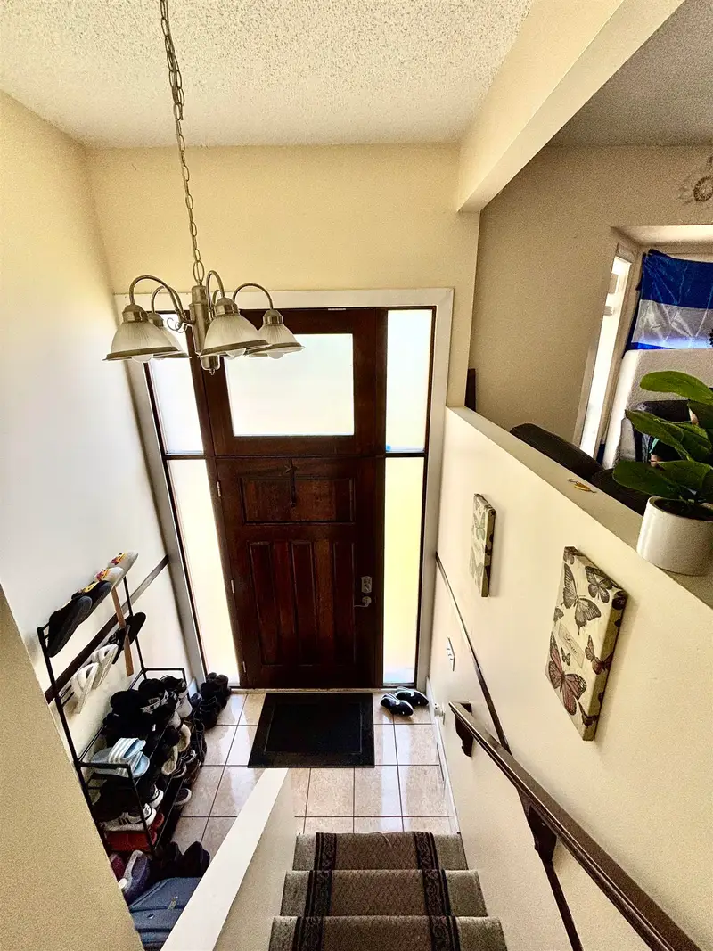 14863 87A AVENUE - photo 3 of 10