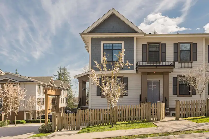 15 1818 HARBOUR STREET - photo 2 of 40