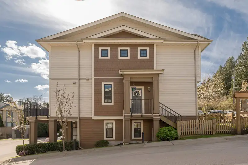 15 1818 HARBOUR STREET - photo 3 of 40