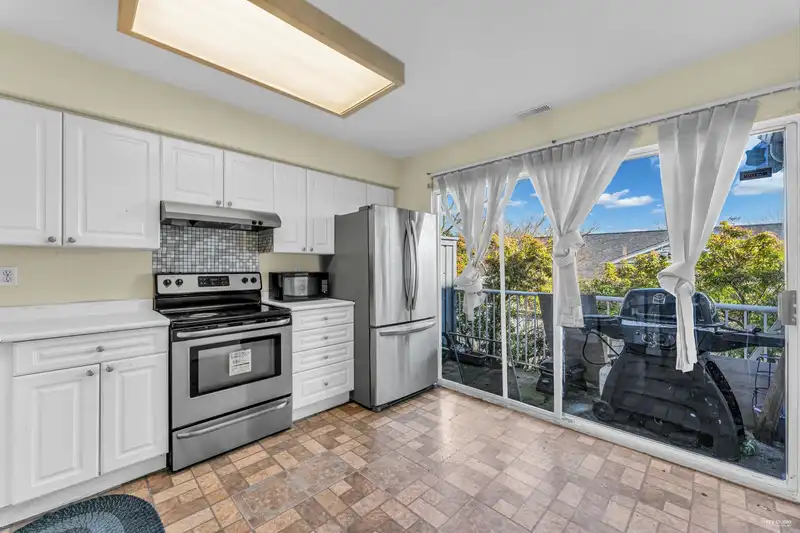 51 13706 74 AVENUE - photo 2 of 30