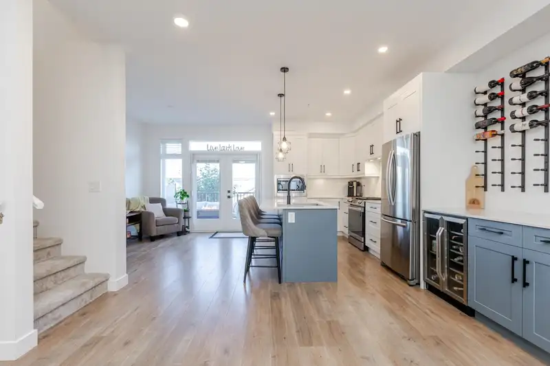 23 21688 52 AVENUE - photo 3 of 40