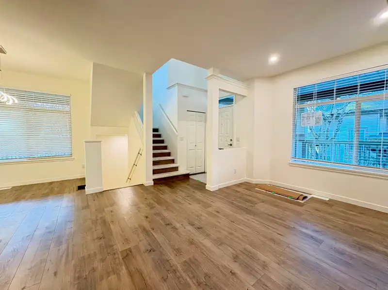 69 2678 KING GEORGE BOULEVARD - photo 4 of 40