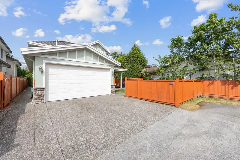 9044 RAILWAY AVENUE - photo 3 of 37