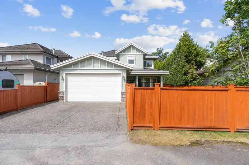 9044 RAILWAY AVENUE - photo 4 of 37