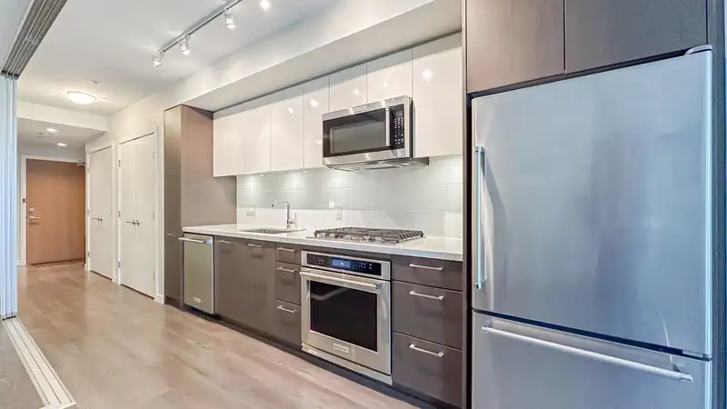 503 384 E 1ST AVENUE - photo 4 of 18