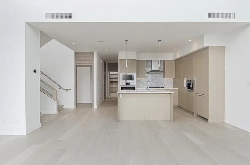 4907 4730 LOUGHEED HIGHWAY - photo 3 of 23