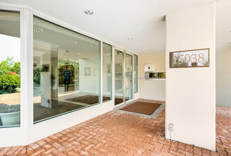 1004 15038 101 AVENUE - photo 2 of 33