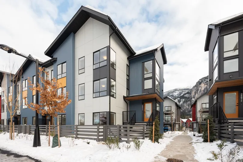 38073 HELM WAY - photo 2 of 25