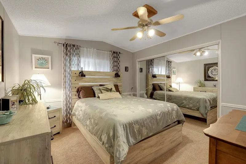 59 43201 LOUGHEED HIGHWAY - photo 1 of 25