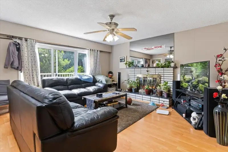 6630-6632 CANADA WAY - photo 4 of 34